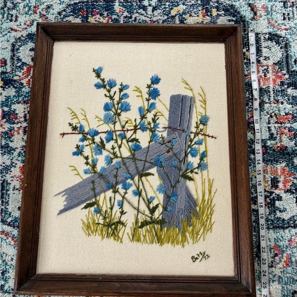 Vintage country roadside blue flowers chicory wood framed embroidered crewel - Picture 8 of 8